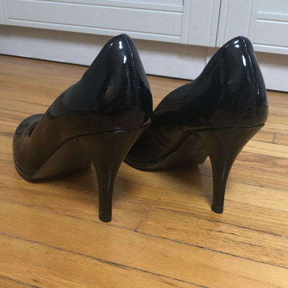 Brand new Tahari heels - Picture 3 of 6